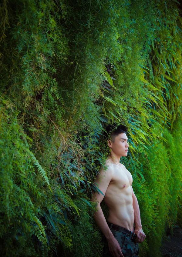 PHOTO-SET-BLUE-MAN-64---A-ZHEN-ONE-YEAR-LATER